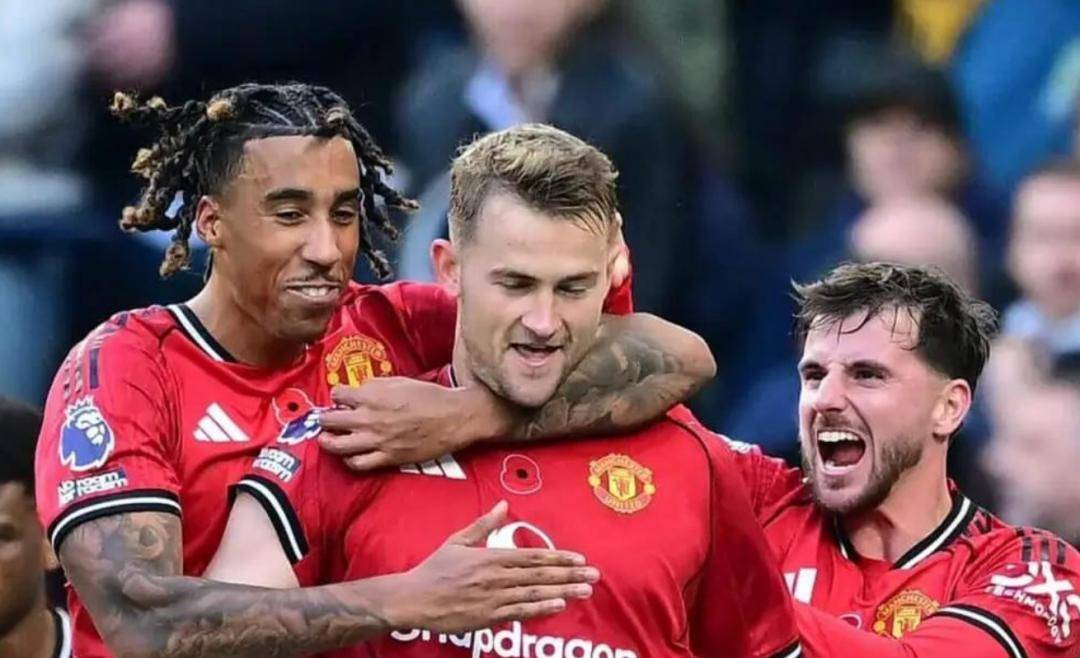 关于赛地聚焦：德甲赛后热度飙升；曼联止住颓势；媒体盛赞；身体对抗强度拉满的信息