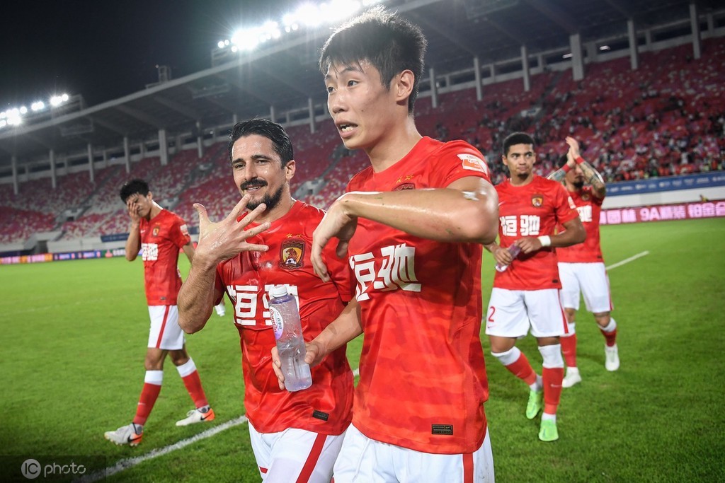 包含中超赛程吃紧；托特纳姆今夜更衣室发声；震撼外界；医务组通报恢复的词条